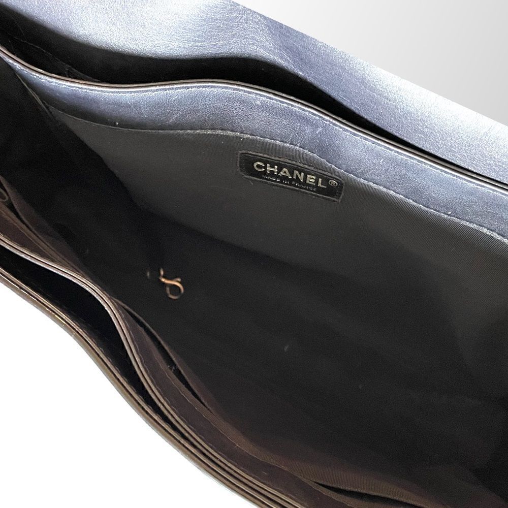 CHANEL Reverso Boy Flap Bag Patent Large in Midnight Blue - Picture 8 of 15